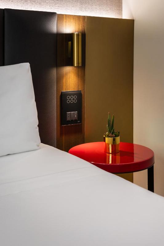 Single Room image 4