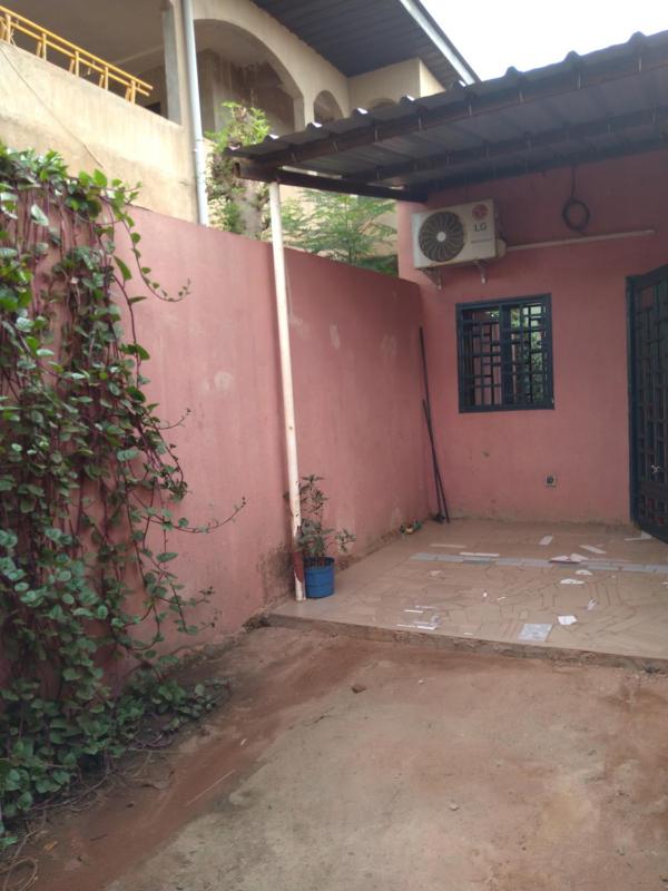 Hollande House Blm - image 6