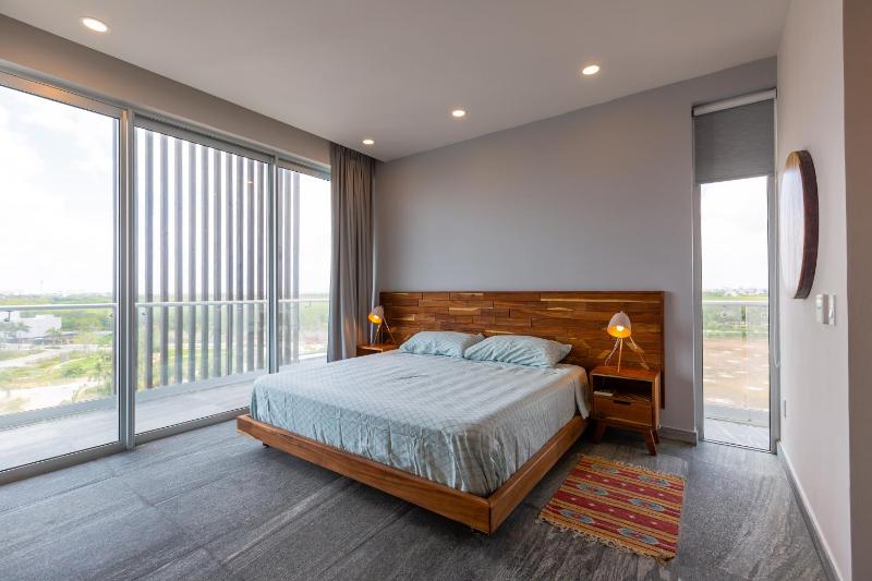 Ocean view condo - Beach pool & jacuzzi! - image 6