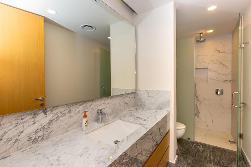 Ocean view condo - Beach pool & jacuzzi! - image 14