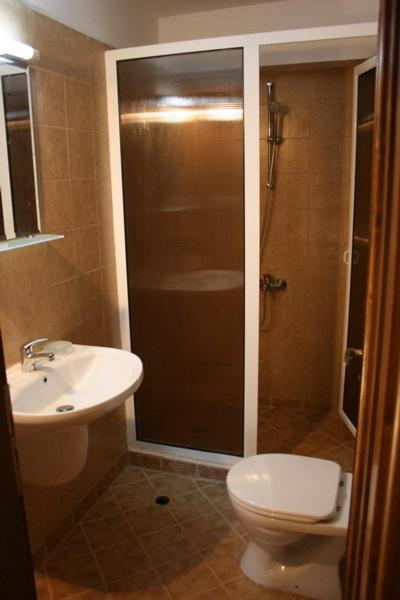 Studio (3 Adults) image 3