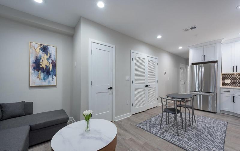NICE 1BR Apartment near Metro - image 3