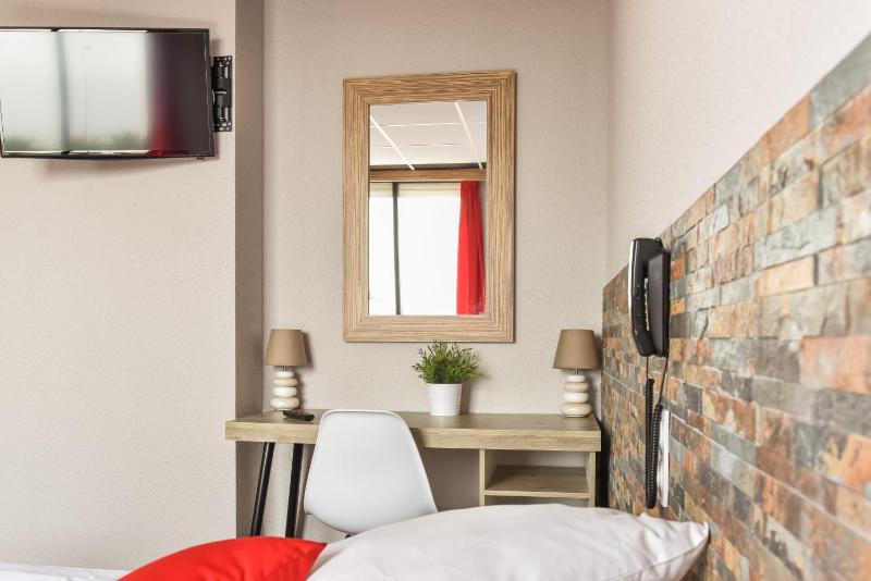 Superior Double Room with Sea View image 3