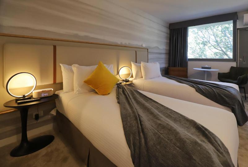 Standard King Room with Balcony image 3