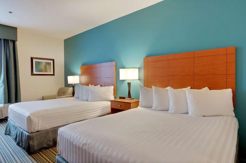 Queen Room with Two Queen Beds - Non-Smoking image 1