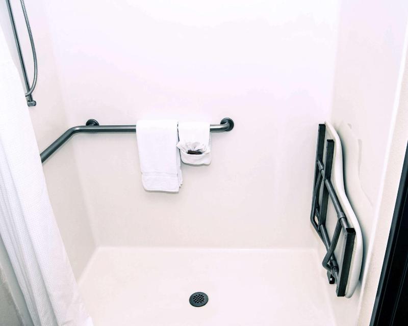 Queen Room with Two Queen Beds and Roll-In Shower - Disability Access image 2