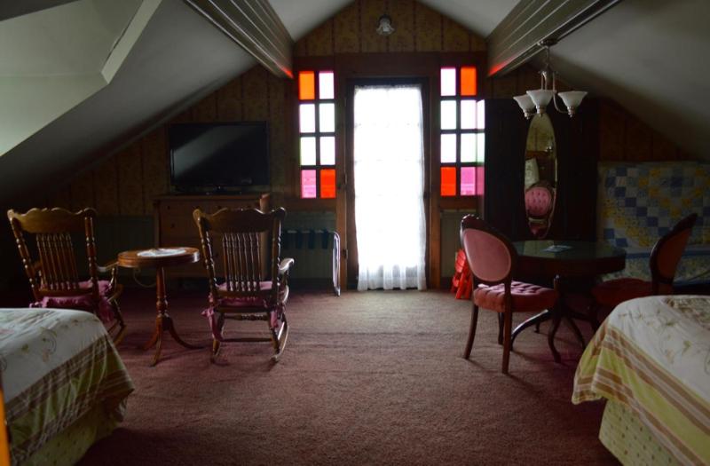 Family Room with Side Sea View image 1