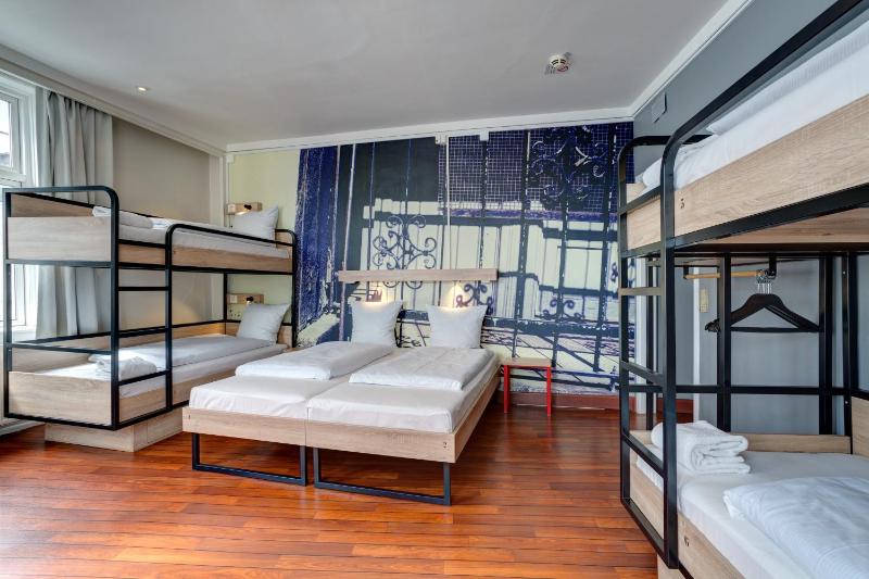 Bed in 6-Bed Mixed Dormitory Room image 1