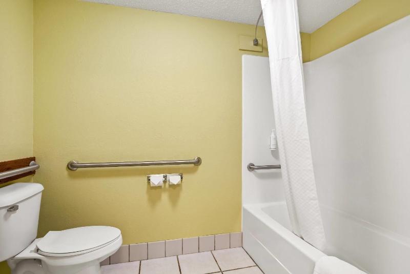 King Room - Mobility Access/Non-Smoking image 1