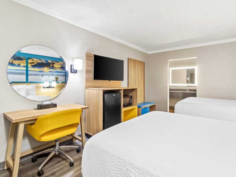 Double Room with Two Double Beds - Non-Smoking image 3