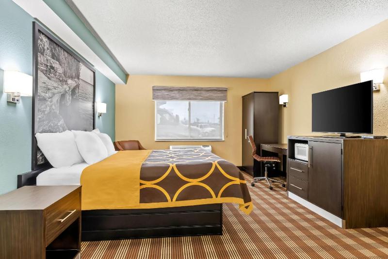 King Room - Non-Smoking image 2