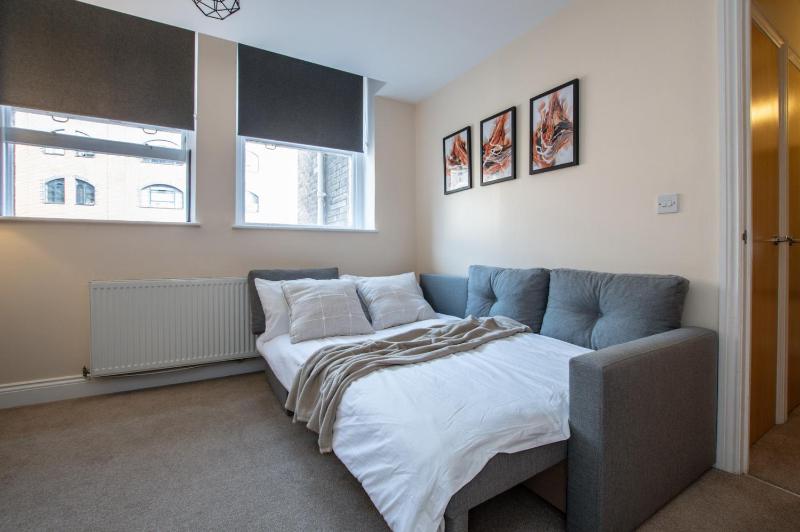 1-Bed Central Apartment in Bournemouth 5 mins to the beach - image 15