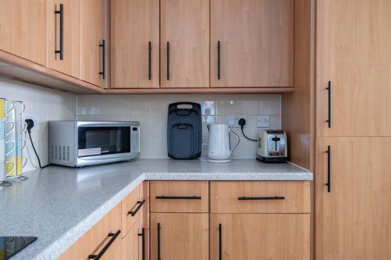 1-Bed Central Apartment in Bournemouth 5 mins to the beach - image 13
