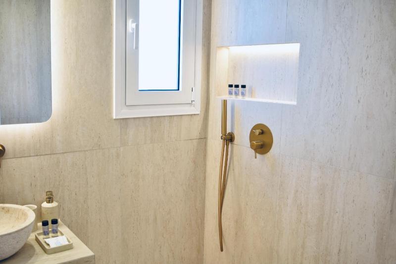 One-Bedroom Apartment image 3