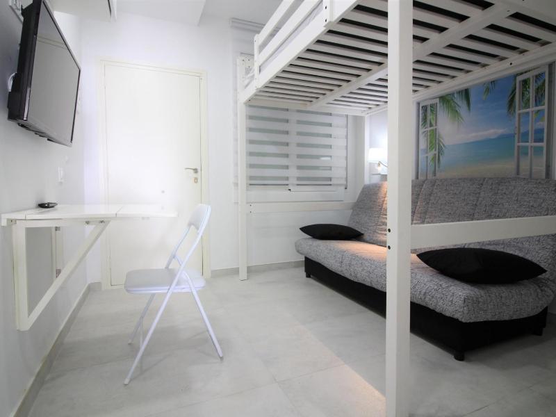 Estudio acogedor con terraza y parking incluido - ES-258-33 - image 5