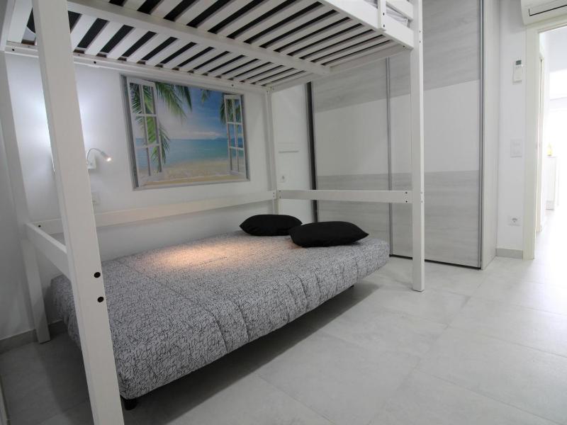 Estudio acogedor con terraza y parking incluido - ES-258-33 - image 6