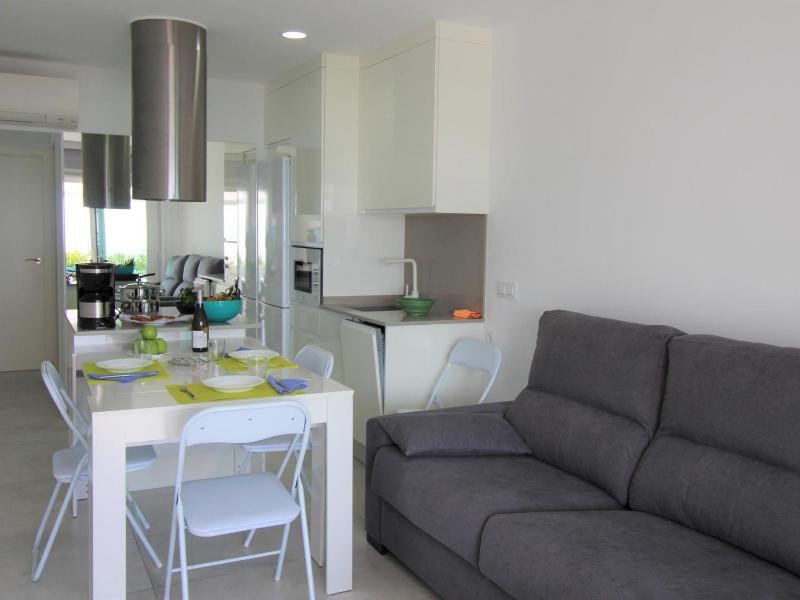 Estudio acogedor con terraza y parking incluido - ES-258-33 - image 11