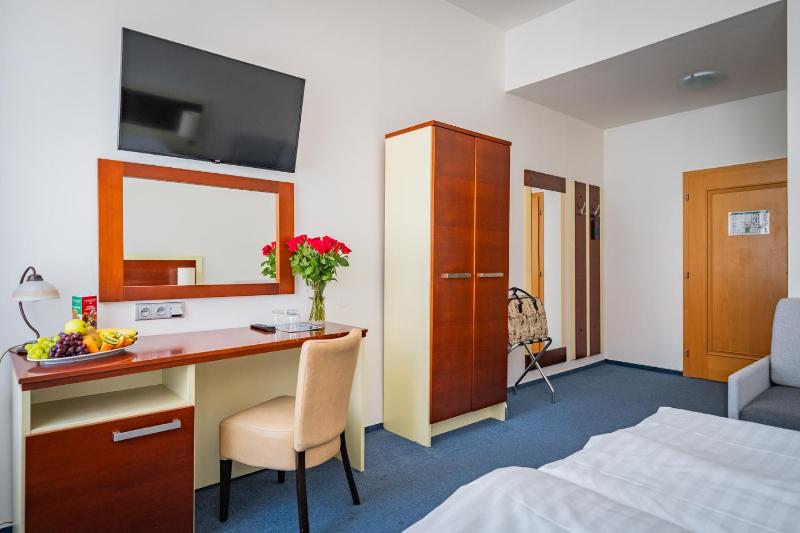 Standard Triple Room image 3