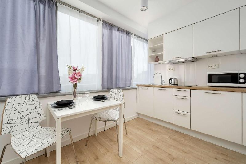 Bright Studio with Air Conditioning and Parking by Noclegi Renters - image 3