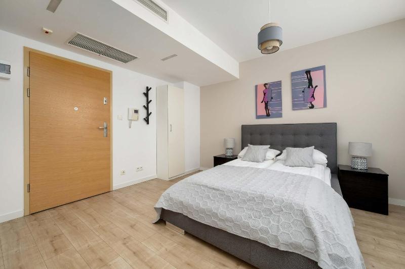 Bright Studio with Air Conditioning and Parking by Noclegi Renters - image 16