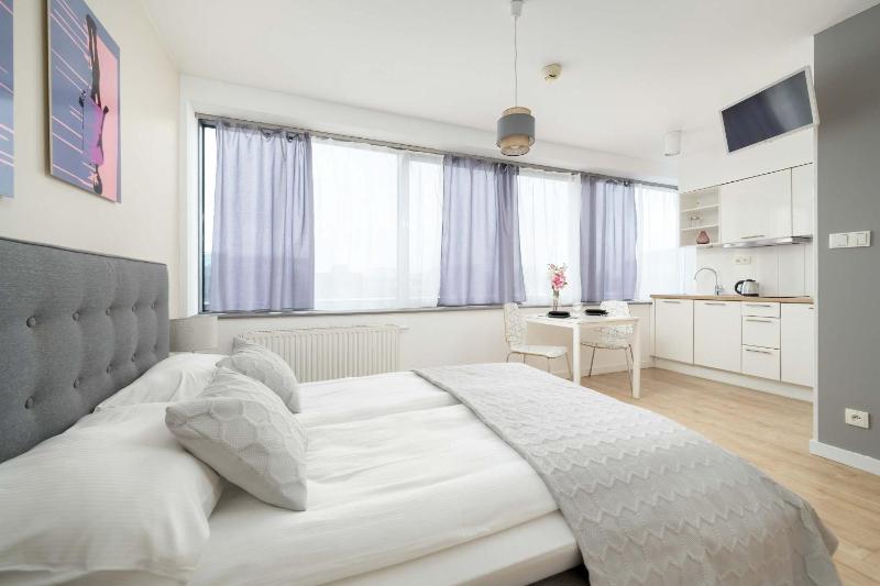 Bright Studio with Air Conditioning and Parking by Noclegi Renters - image 4