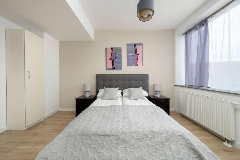 Bright Studio with Air Conditioning and Parking by Noclegi Renters - image 2