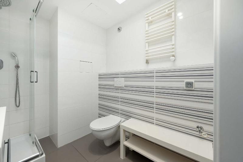 Bright Studio with Air Conditioning and Parking by Noclegi Renters - image 14