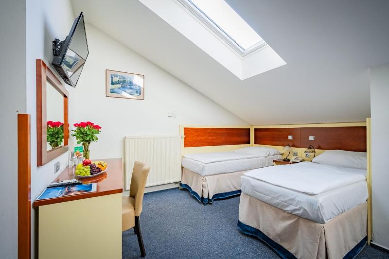 Quadruple Room image 3