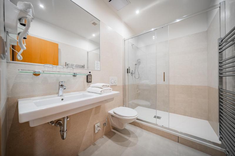 Comfort Double or Twin Room image 1