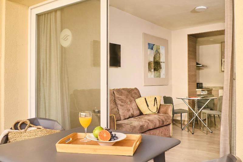 Studio with Balcony image 1