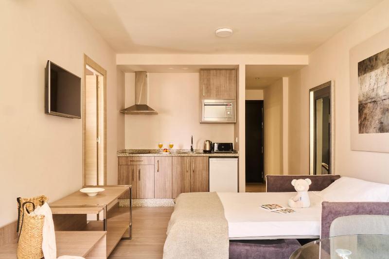 One-Bedroom Apartment image 2