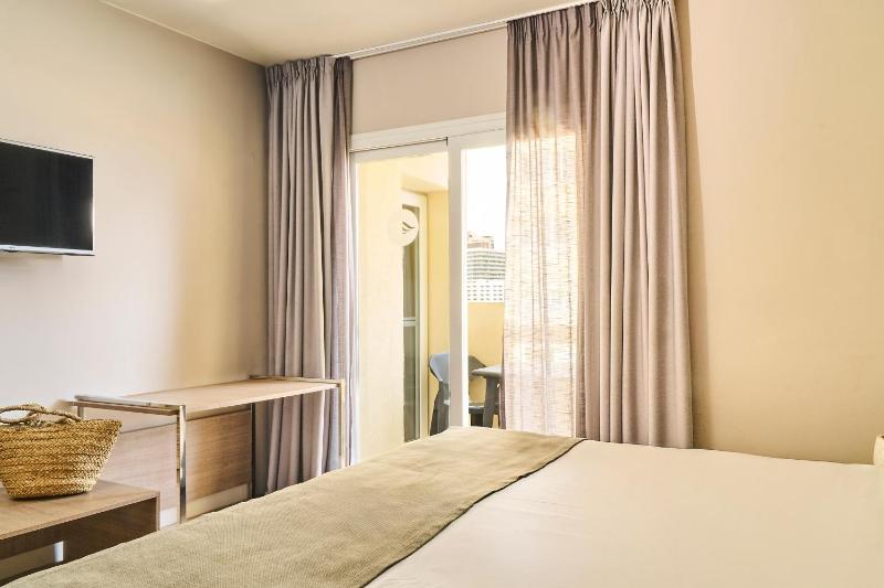 One-Bedroom Apartment image 4