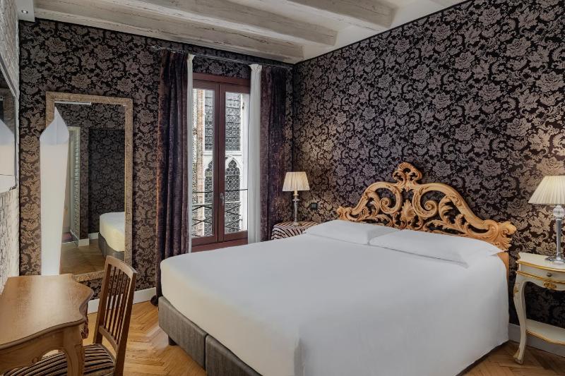 Double Room image 1