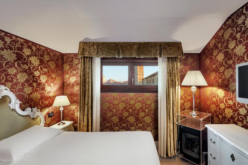 Double Room image 2