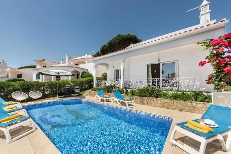 Charming Villa With Private Pool in Vibrant Vilamoura Free AC and Wifi - image 31
