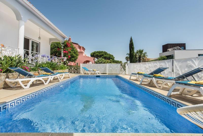 Charming Villa With Private Pool in Vibrant Vilamoura Free AC and Wifi - image 15