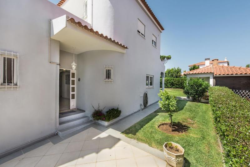 Charming Villa With Private Pool in Vibrant Vilamoura Free AC and Wifi - image 30