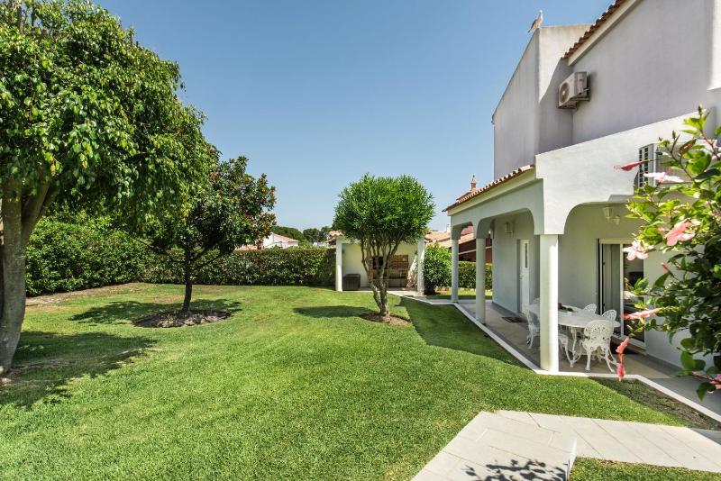 Charming Villa With Private Pool in Vibrant Vilamoura Free AC and Wifi - image 6