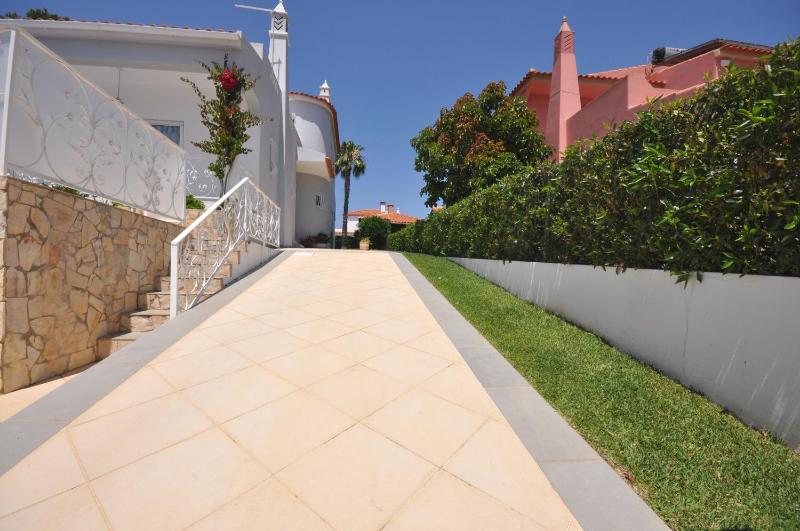 Charming Villa With Private Pool in Vibrant Vilamoura Free AC and Wifi - image 11