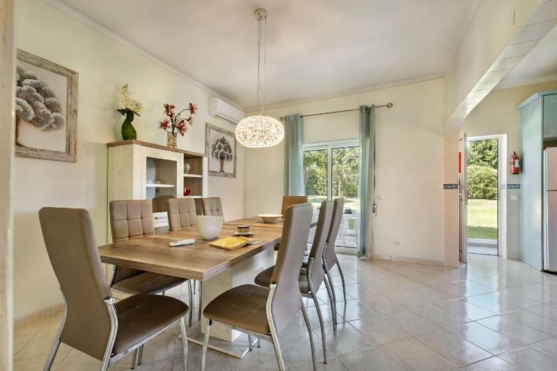Charming Villa With Private Pool in Vibrant Vilamoura Free AC and Wifi - image 9