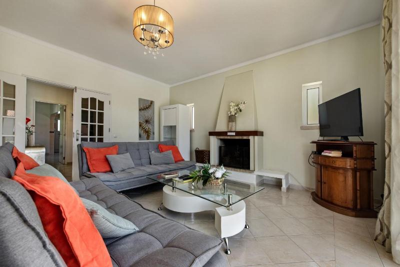 Charming Villa With Private Pool in Vibrant Vilamoura Free AC and Wifi - image 21