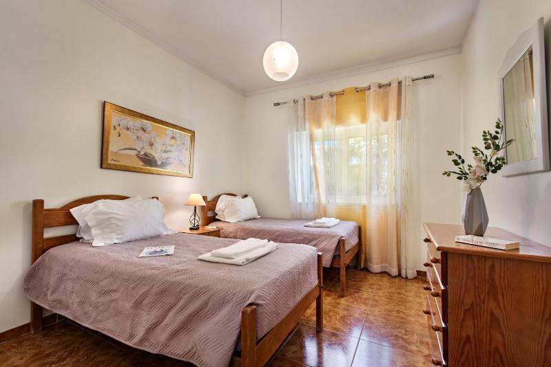 Charming Villa With Private Pool in Vibrant Vilamoura Free AC and Wifi - image 32