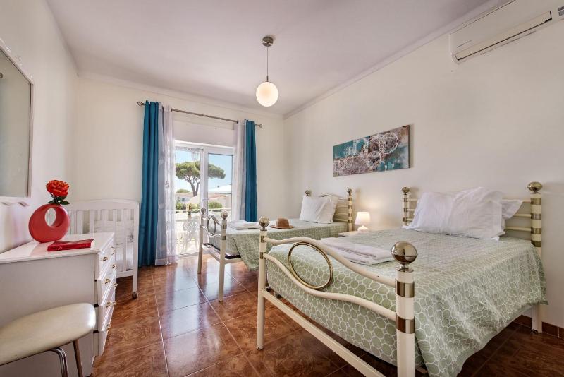 Charming Villa With Private Pool in Vibrant Vilamoura Free AC and Wifi - image 5