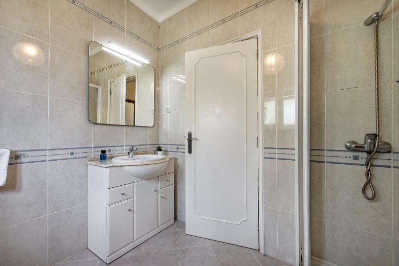 Charming Villa With Private Pool in Vibrant Vilamoura Free AC and Wifi - image 29