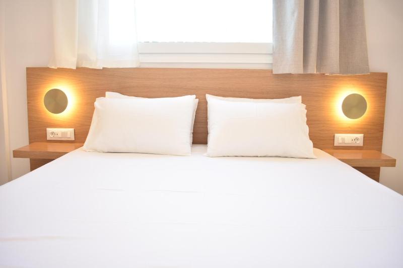 One-Bedroom Apartment image 2
