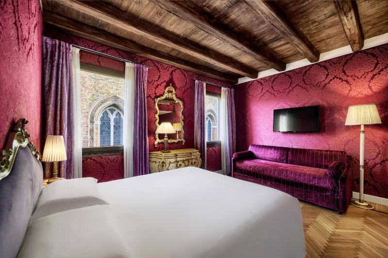 Superior Triple Room image 2