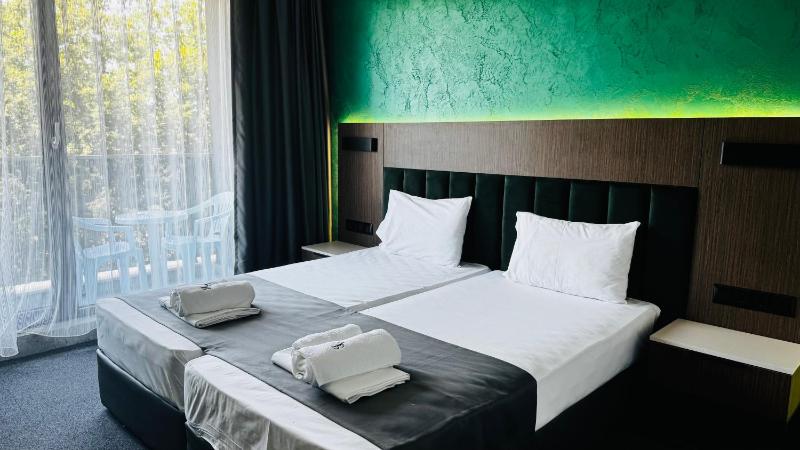 Deluxe Room image 3