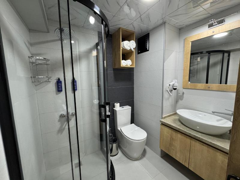 Standard Double or Twin Room image 1
