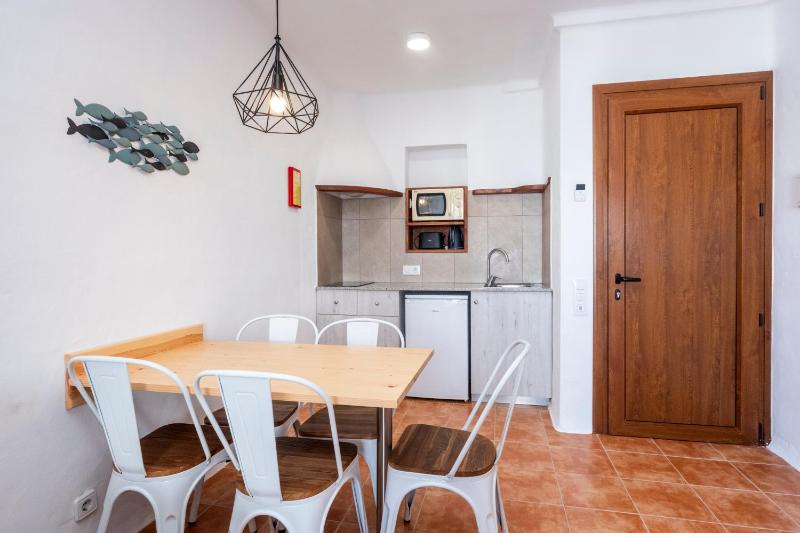 One-Bedroom Apartment image 3