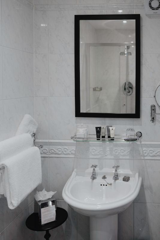 Standard Double Room image 3